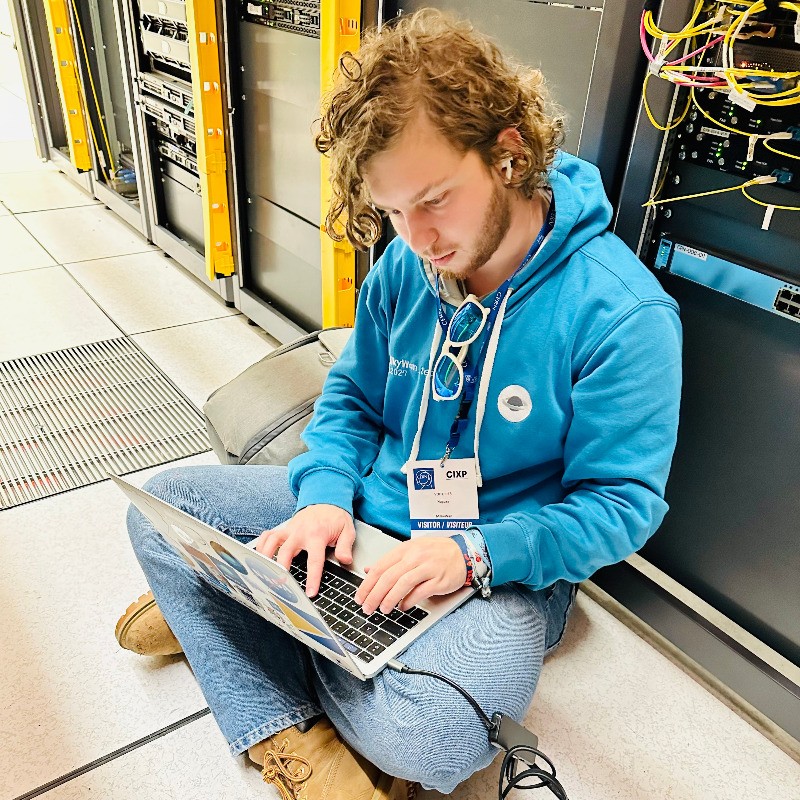 Hugues Voiturier, ingénieur réseau, en datacenter